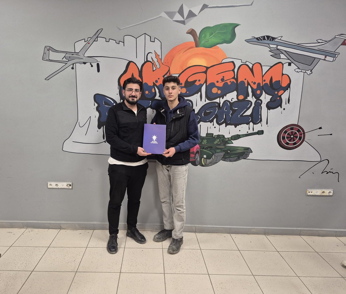 📍 Genç Arazi
Bugün 18 yaşına yeni giren Yusuf Kaysun kardeşimizin doğum gününü kutladık. Partimize üyeliğini yaptık. Her yaşında hep yanında Yeni Seçmen Battalgazi 😎