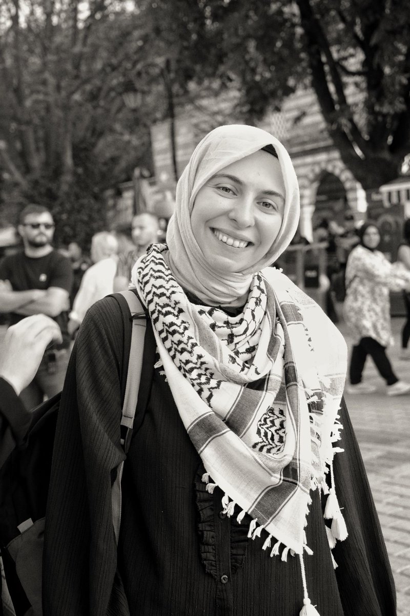 KAMUOYUNUN BİLGİSİNE

Gazeteci Feyza Nur Çalıkoğlu'nun Geri Gönderme Merkezleri'ndeki (GGM) hak ihlallerini, kötü muamele iddialarını ve göçmenlerin yaşadığı sorunları haberleştirdiği için Göç İdaresi'nin şikayetiyle yargılandığı davada savcı ceza talep etmiştir.

Filistin dostu