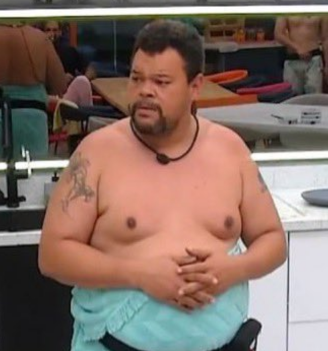 SiteJamesons's tweet photo. Não sei se o Babu vai vencer o #BBB26, mas diante da quantidade de páginas espalhando acusações falsas de machismo e agressão contra ele, chegando a associá-lo até a feminicídio, tenho certeza de que o valor do prêmio ele já garante só em indenizações.

Muita gente ainda acha que a internet é terra sem lei. Só que não: é quase certo que a equipe dele esteja registrando tudo, e em breve os responsáveis vão receber as devidas notificações.

Tem até página oficial fazendo isso, hein? Esses tweets vão sair caro.