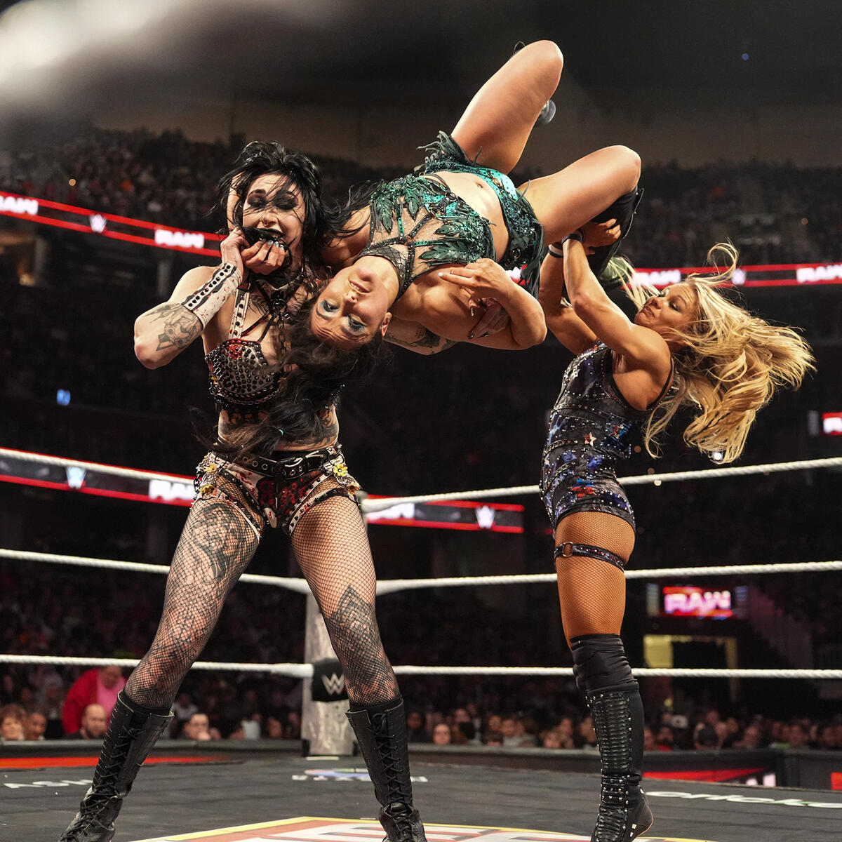 #WWERAW Digitals: lyra-valkyria.sosugary.com/photos/thumbna… - <a href="/Real_Valkyria/">LYRA VALKYRIA</a>