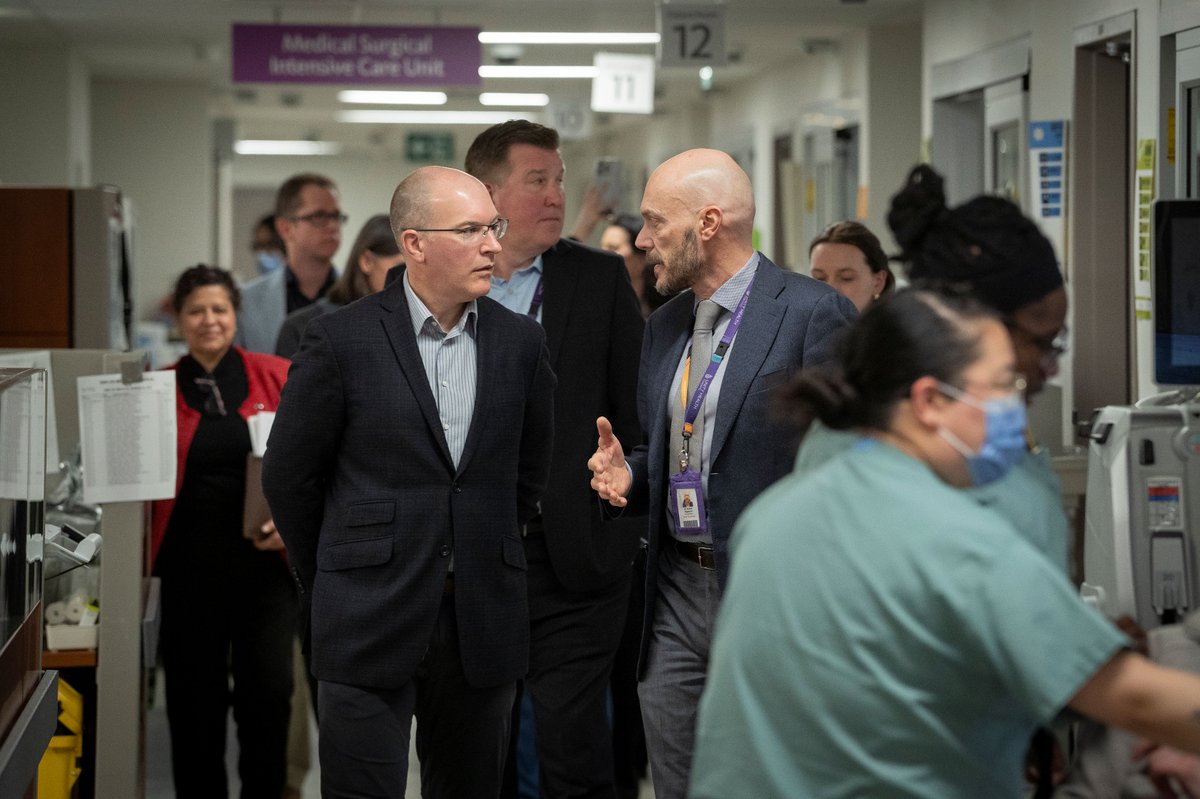 UnityHealthTO's tweet photo. Thank you to Major-General Scott Malcolm, Canadian Armed Forces Surgeon General, for visiting St. Michael’s Hospital for important conversations that will strengthen our partnership and collaboration with the Canadian Forces Health Services. #UnityHealthToronto https://t.co/2Sg7f5peZ7