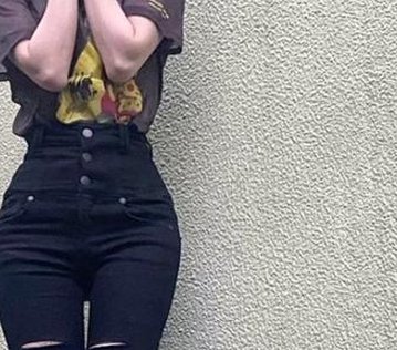 ALESSANDROMEL18's tweet image. 恋人は苦しいです 🌧️