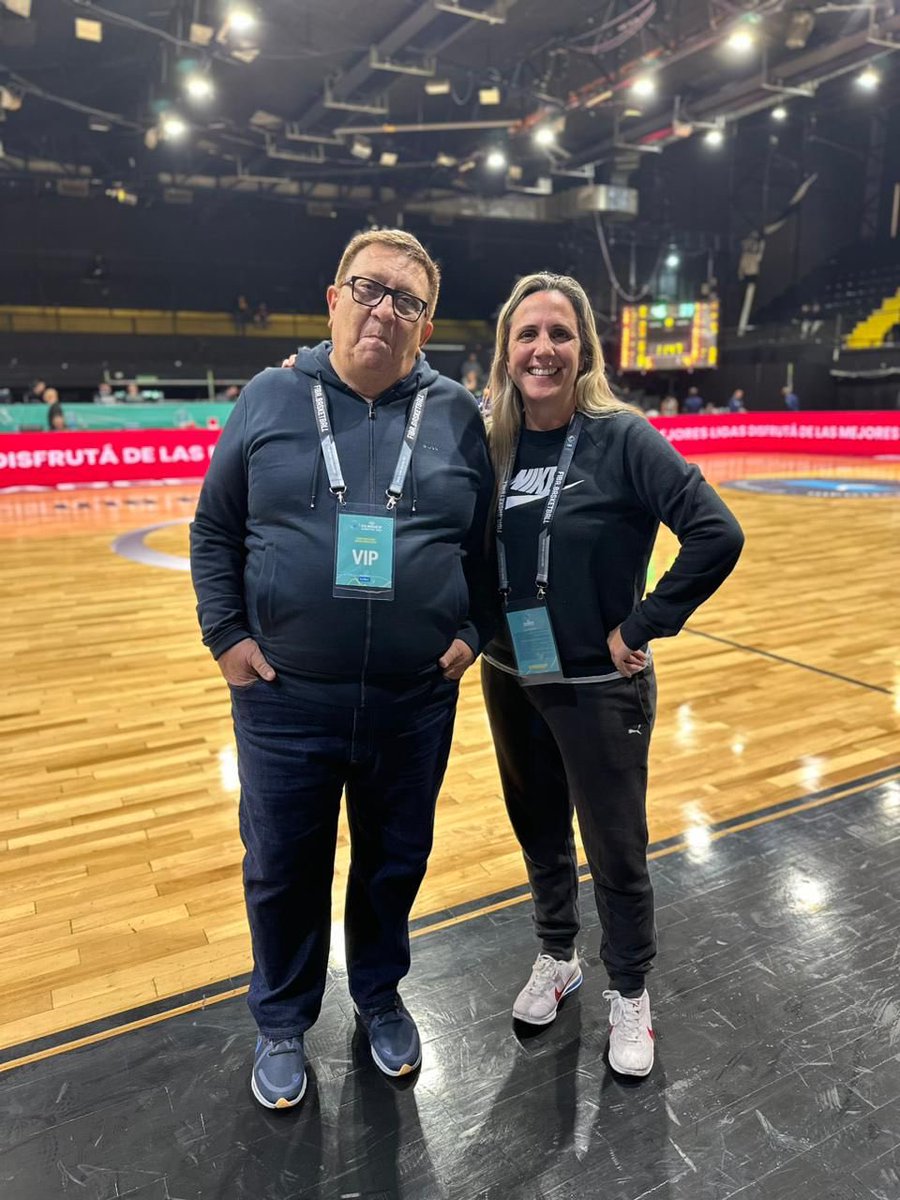 Él fue una de las personas que más me ayudó cuando mi vida andaba sin rumbo. 

Él confió en mí como persona y como profesional. 

Él me abrió las puertas de un mundo que era pura y exclusivamente de hombres. 

Te abrazo querido Fabián desde la Patagonia. Gracias por todo.