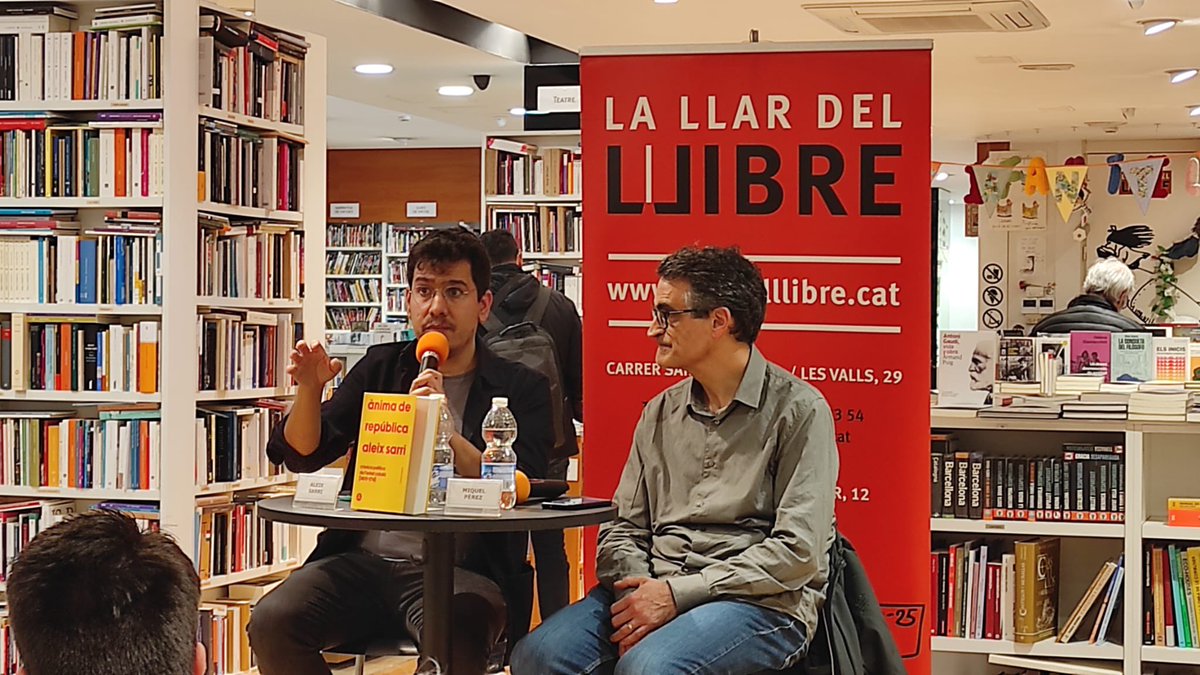 Avui a Sabadell amb <a href="/JuntsSabadell/">Junts per Sabadell</a> hem acompanyat  <a href="/aleixsarri/">Aleix Sarri i Camargo</a> en la presentació d’Ànima de República.

Com diu l’autor: La veritat no es pot quedar al prestatge

Un llibre que reivindica la fermesa de Catalunya en la defensa dels drets i les llibertats.
<a href="/fbarog39/">Cesc #Llibertat 🎗</a> 
<a href="/NuriaRamonP/">Núria Ramon Pérez</a>