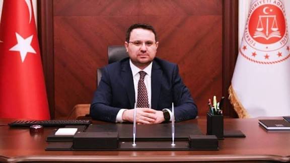 Ekrem İmamoğlu ve Özgür Özel’e bu gece uyku haram. 

Tanıştırayım, yeni adalet bakanımız AKIN GÜRLEK