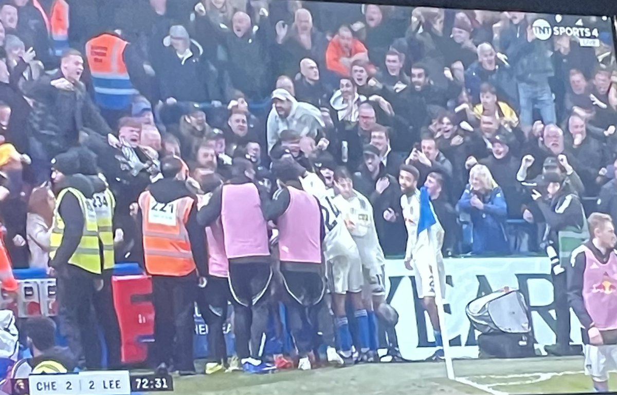 Noah Okafor level it 2-2 for Leeds against Chelsea 

Chelsea 2-2 Leeds

#CHELEE #ChelseaFC #EPL