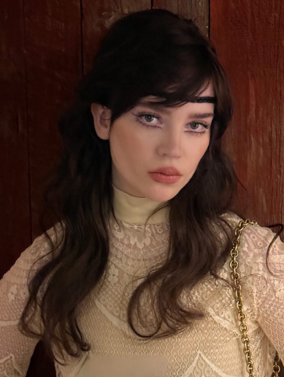 sophie thatcher files tweet media