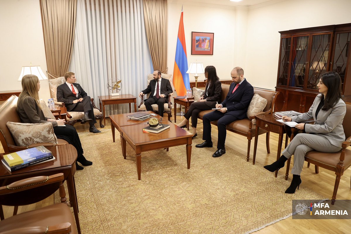 AraratMirzoyan's tweet image. Following the discussions w/in @VP JD Vance’s visit, had a productive talk w/🇺🇸 @UnderSecE Jacob Helberg.

A key component of 🇦🇲-🇺🇸 strategic partnership is expanding economic &amp;amp; high-tech cooperation including through implementation of MOUs in the fields of AI &amp;amp; semiconductors.