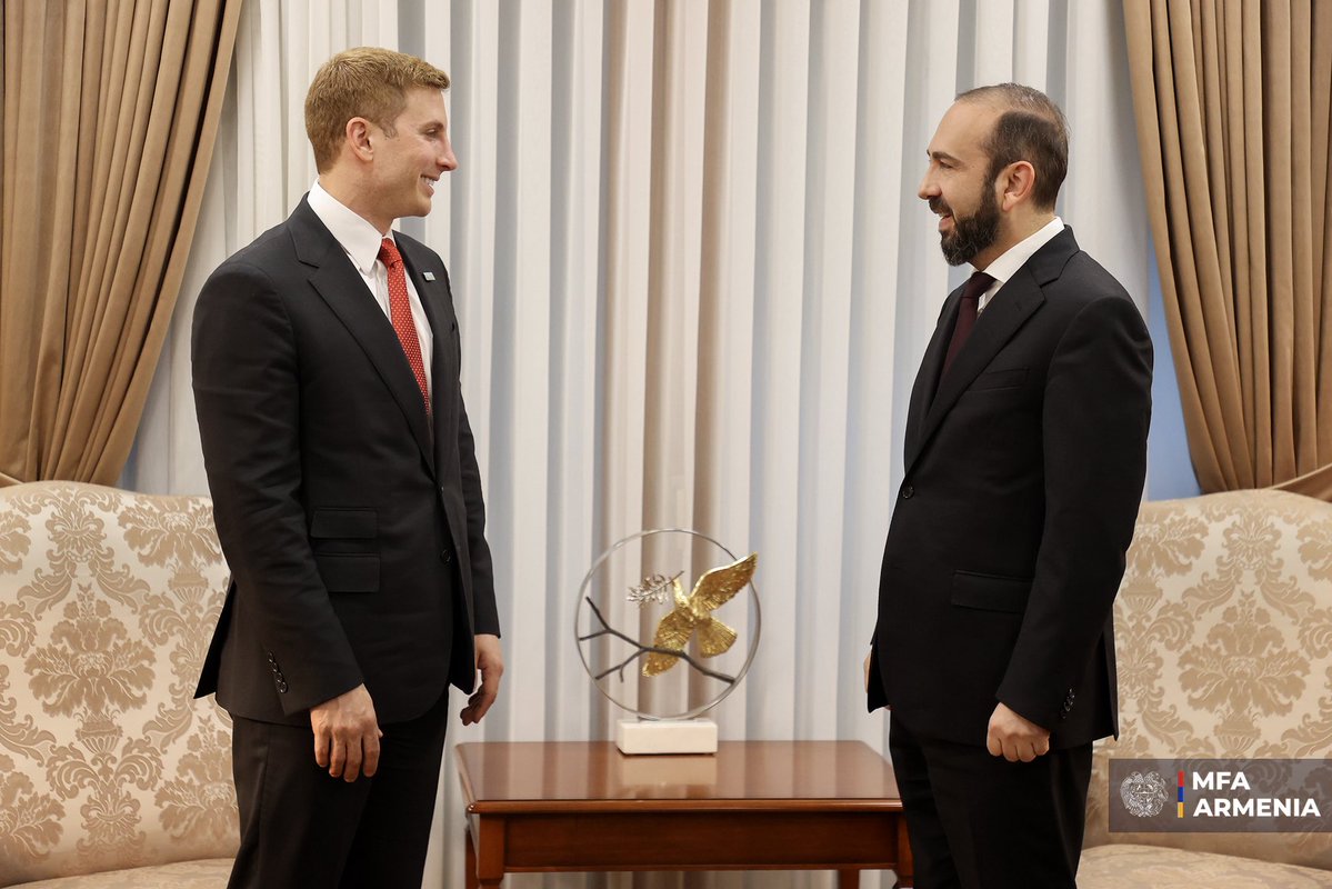 AraratMirzoyan's tweet image. Following the discussions w/in @VP JD Vance’s visit, had a productive talk w/🇺🇸 @UnderSecE Jacob Helberg.

A key component of 🇦🇲-🇺🇸 strategic partnership is expanding economic &amp;amp; high-tech cooperation including through implementation of MOUs in the fields of AI &amp;amp; semiconductors.
