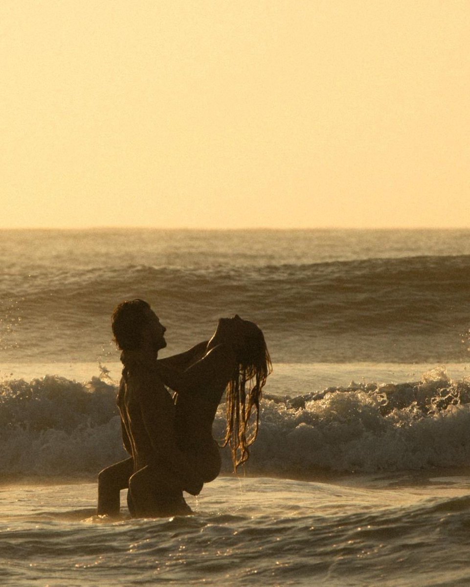 SeduceBlanche's tweet image. The 5 Secrets Of FIRST DATE S3X:  

1. Show up 5 minutes late