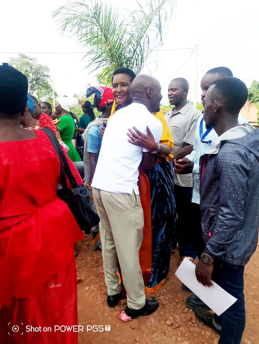 HuzGlobalagency's tweet photo. Our mp elect Mawokota North -Hon  Amelia -with her voters ,they were so happy #okuzzaenkulakulana #mpigi #mawokotanorth https://t.co/AIMXea57Sw