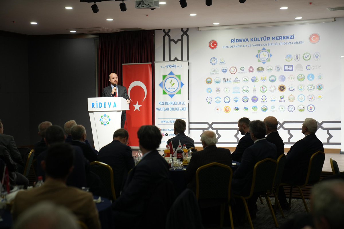 sivilodak's tweet photo. İlim Yayma Vakfı Mütevelli Heyeti Başkanı Sn. Bilal Erdoğan, Rize Dernekler Vakfı’nın (RİDEVA) düzenlemiş olduğu Rizeli akademisyen hemşehrileriyle bir araya geldi. https://t.co/G8DjnInRqp