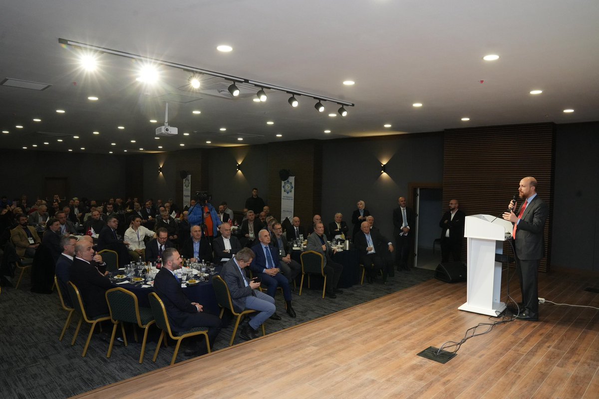 sivilodak's tweet photo. İlim Yayma Vakfı Mütevelli Heyeti Başkanı Sn. Bilal Erdoğan, Rize Dernekler Vakfı’nın (RİDEVA) düzenlemiş olduğu Rizeli akademisyen hemşehrileriyle bir araya geldi. https://t.co/G8DjnInRqp
