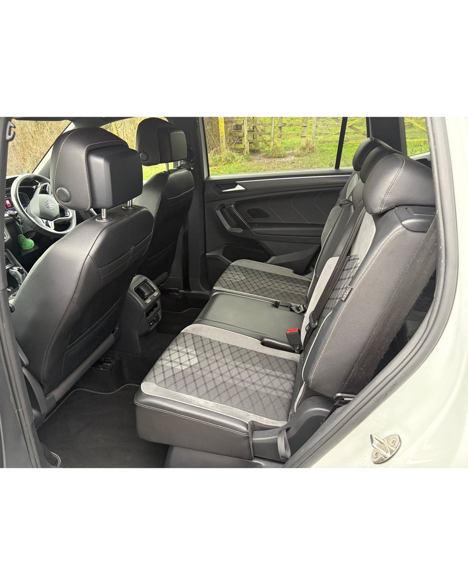 jfmcarsofficial's tweet photo. STOCK ALERT 🚨
Just landed at JFM Cars Ltd 🔥

🖤 Volkswagen Tiguan Allspace R-Line
✔️ Blackout alloys
✔️ 7 seats – perfect family SUV

✨ Spec includes:
🚗 Digital cockpit
📸 Front &amp; rear parking sensors
🔥 Heated seats
🏁 R-Line sports seats
📱 Apple CarPlay
🛣️ Lane assist https://t.co/jGKkOY8JWx