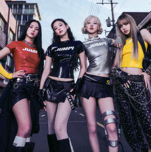 AboutMusicYT's tweet photo. BLACKPINK will make their highly anticipated comeback in 2 weeks. https://t.co/Y8SE5XGjIG