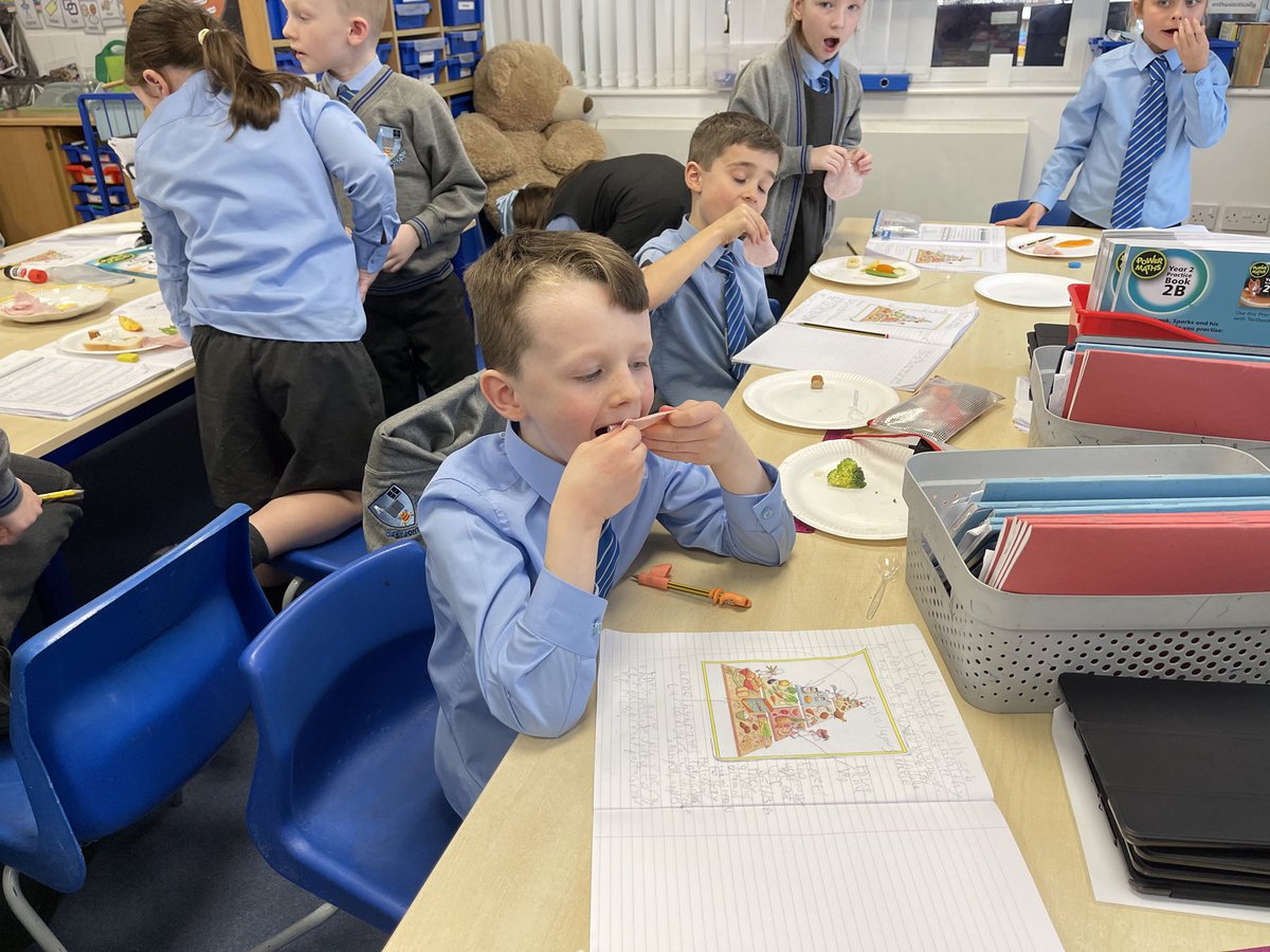 StJBoscoYear2's tweet photo. Enjoying the variety of foods from the different food groups. https://t.co/urWepzcVEo