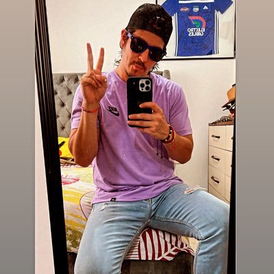 gabocastilloc's tweet photo. @SoyAugusUnGusto "Maricon hpta"? Hay que ser osado para decirle a otro homosexual con una pose asi y una foto de emelec de fondo. https://t.co/gckmKeJ7dS