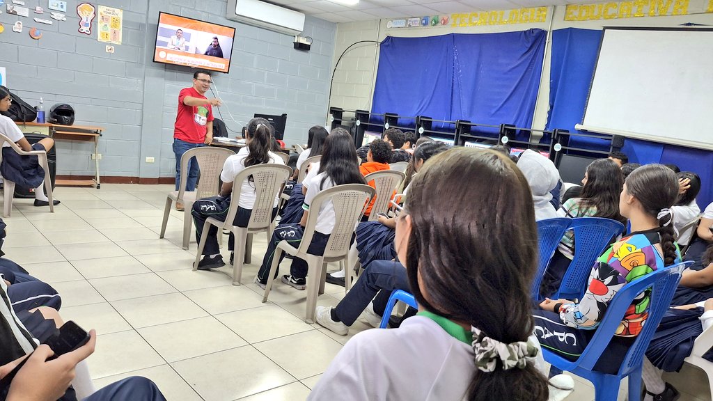 CPACSOFICIAL's tweet photo. 💻🔐 Estudiantes de primaria y secundaria viven el segundo día de la Jornada Tecnológica
“Juntos creamos un internet más seguro para todas y todos” 🌐
🎤 Cómo identificar fraudes digitales
📧 Simulacro de phishing
🕵️‍♂️ Reto: “Identifica al hacker”
INACS Jinotega 
@minednicaragua https://t.co/R807Czn24n