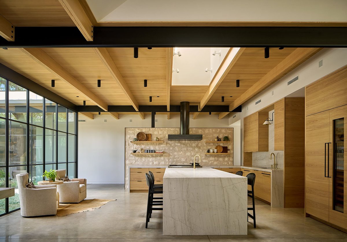 Step inside this gorgeous stone house in Texas inspired by live oak trees
onekindesign.com/2022/02/15/sto…