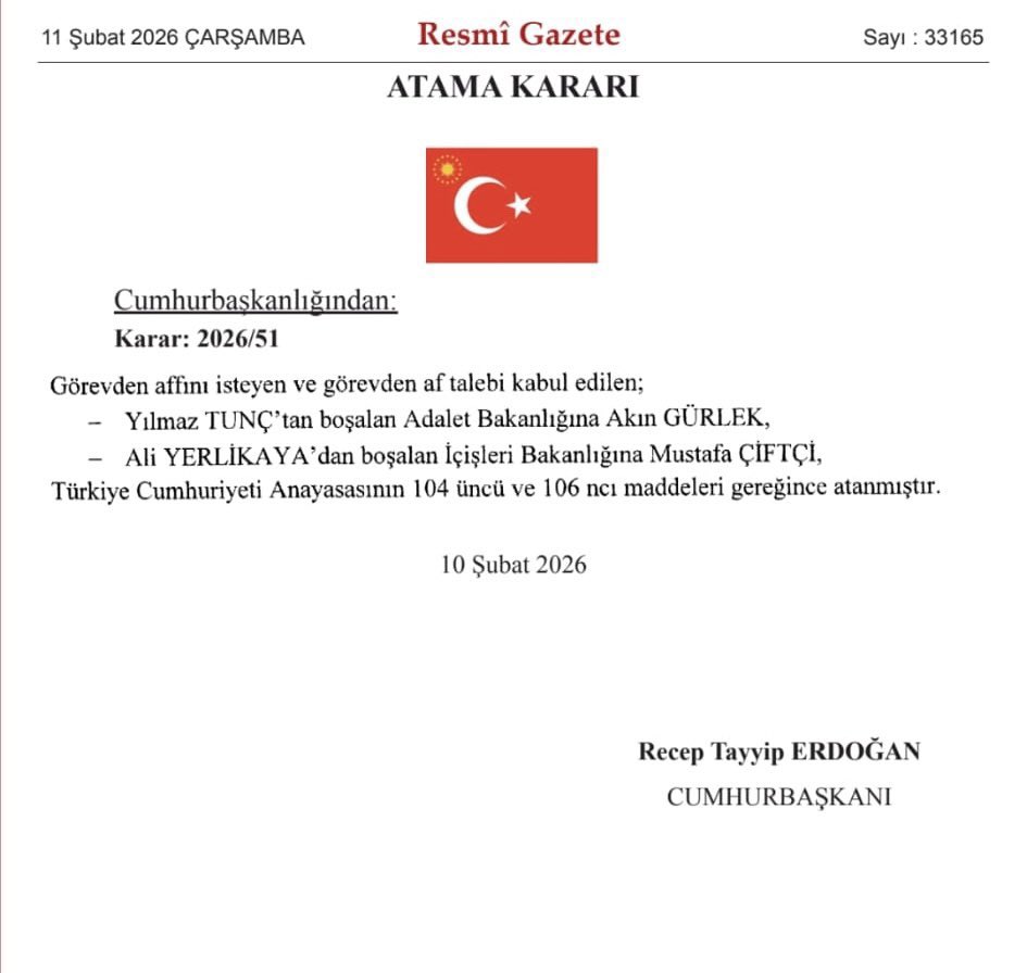 DavutHas6's tweet photo. CUMHURBAŞKANLIĞI KARARNAMESİ ATAMA KARARLARI AÇIKLANDI 

Görevden affını isteyen ve görevden af talebi kabul edilen Yılmaz Tunç’tan boşalan Adalet Bakanlığına İstanbul Cumhuriyet Başsavcısı Akın Gürlek getirilirken, Ali Yerlikaya’dan boşalan İçişleri Bakanlığı’na Erzurum Valisi Mustafa Çiftçi getirildi.
