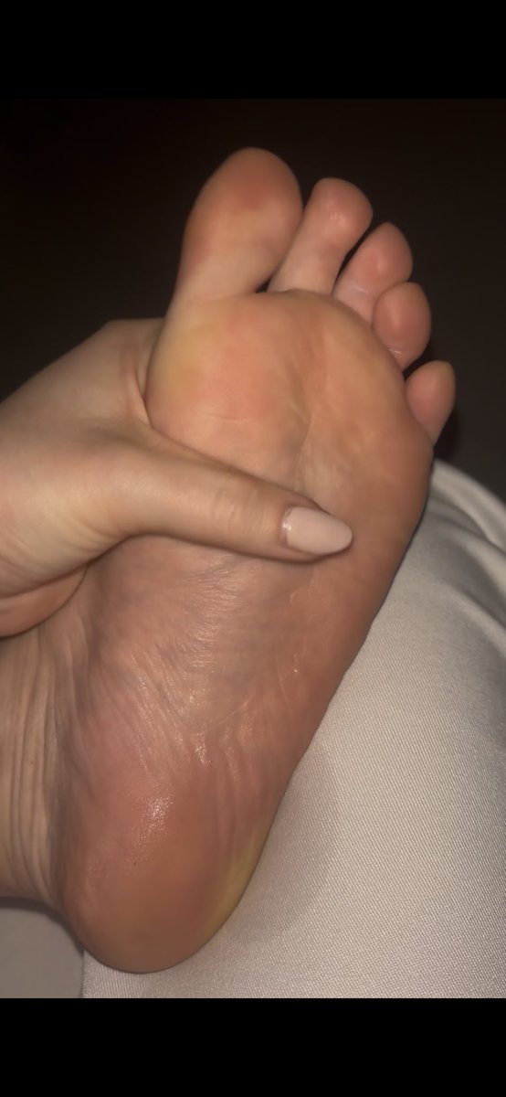 fabienne_rox's tweet photo. After a tiring and sweaty day, I say goodnight
#feet #footfetısh #sole 

@rt_feet @FootParadiseRT @ass_andfeet01 @RTslavePuppy @rt_domm @feetandsoles5 @FeetForumArea @Feetcentral13 @goodrtboy90 @Soleloverdeluxe @FootDoctor101 @sockfreakmeeks https://t.co/b6KwSZLbBn
