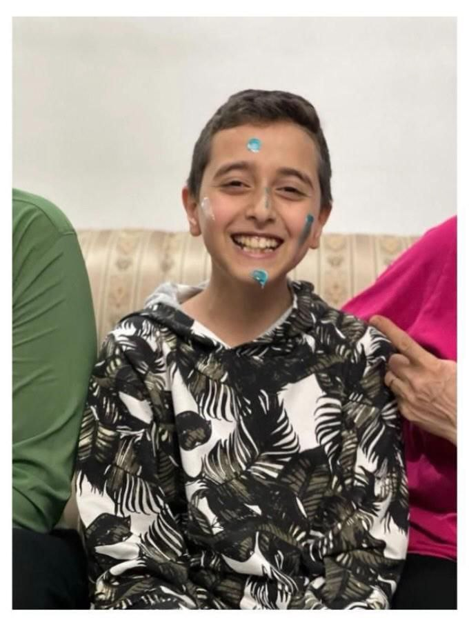 تو صورت بچه ای شلیک کردین که پدرو مادرش دلشون نمیومد بهش کیک بزنن🖤💔