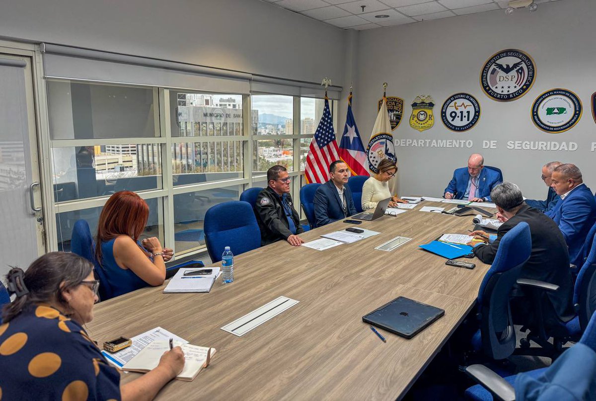 DSPnoticias's tweet image. El secretario del DSP, Arturo Garffer, se reunió con los comisionados para delinear prioridades y el plan de acción de las próximas semanas.

Se reforzó la coordinación y estrategias para fortalecer la seguridad, la respuesta y los servicios a la ciudadanía en Puerto Rico. #DSP