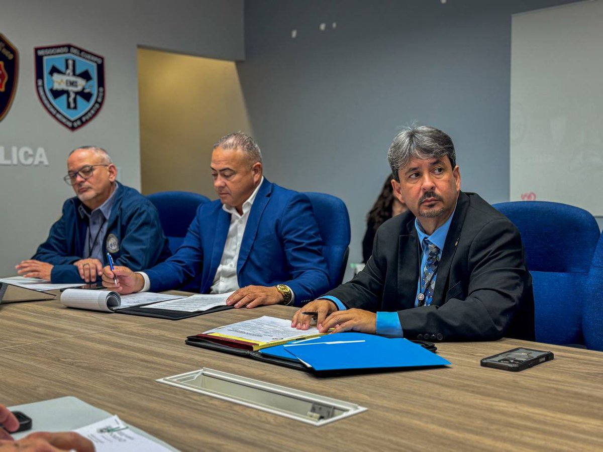 DSPnoticias's tweet image. El secretario del DSP, Arturo Garffer, se reunió con los comisionados para delinear prioridades y el plan de acción de las próximas semanas.

Se reforzó la coordinación y estrategias para fortalecer la seguridad, la respuesta y los servicios a la ciudadanía en Puerto Rico. #DSP