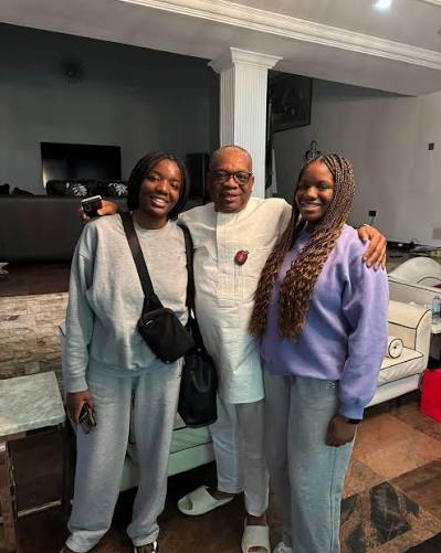 ChidiOdinkalu's tweet image. The dude in this pic, @OUKtweets, is a convict.

He ruled Abia State in SE #Nigeria by himself for 8 yrs; &amp;amp; through his chosen satrap for another 8 yrs. 

He has bn in @SenateNGR another 7 yrs.

Abia State is a mere 6,320 km2.

His main achievement &amp;amp; claim to fame is that there…