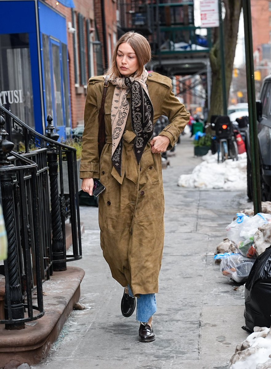 📸| Gigi Hadid el día de hoy caminando por las calles de New York. - 10/02 

Más fotos: gigihadidargentina.sosugary.com