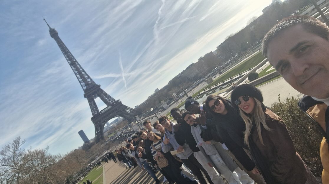 📷📷📷📷El  alumnado de Francés del IES Puerto del Rosario sigue disfrutando del  viaje cultural a Francia organizado por el Dpto. De Francés🇫🇷🧳✈️