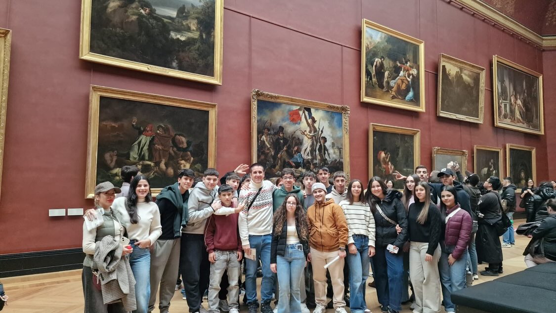iespuerto's tweet photo. 📷📷📷📷El  alumnado de Francés del IES Puerto del Rosario sigue disfrutando del  viaje cultural a Francia organizado por el Dpto. De Francés🇫🇷🧳✈️ https://t.co/F6WM15Imht