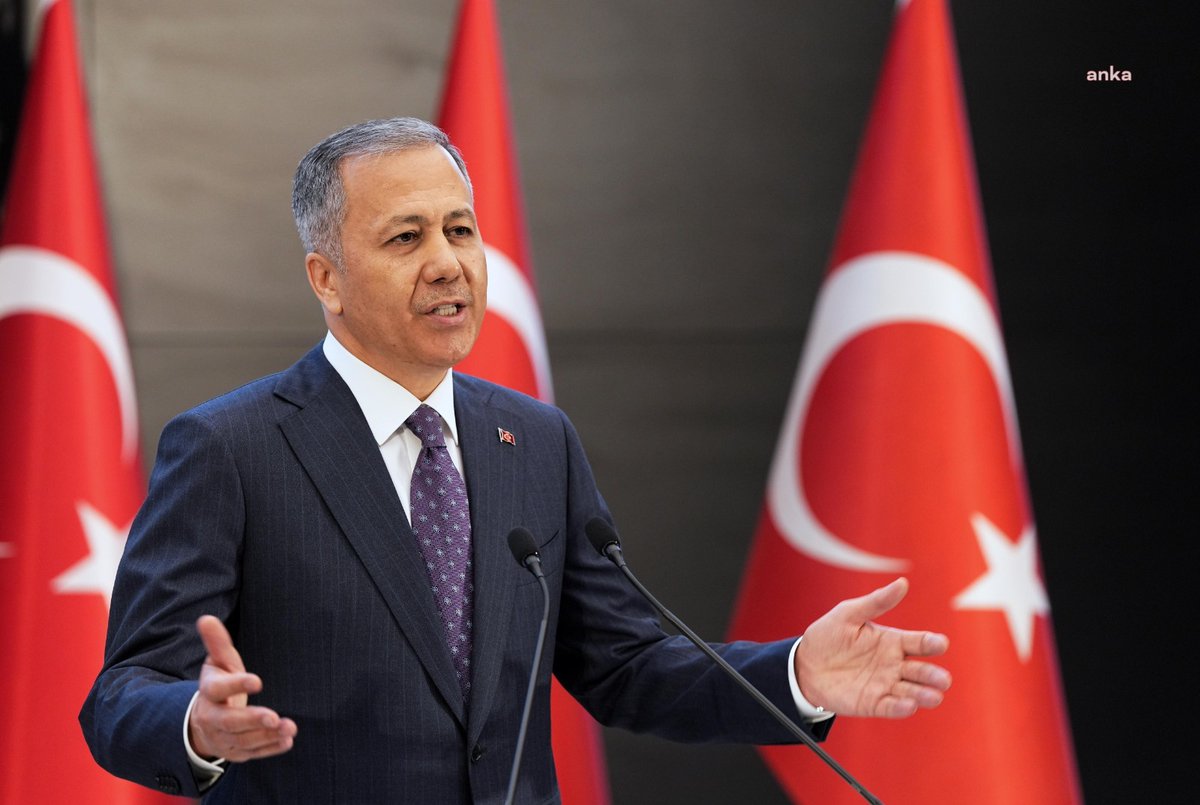haberebibak's tweet photo. Görevden affını isteyen İçişleri Bakanı Ali Yerlikaya:

"Allah'a emanet olun." https://t.co/C6LxRmmfrq