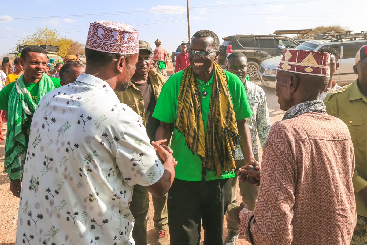 Mahadsanidiin shacabka Wajir soo-dhoweynta diirran, martigelinta sharafka leh, iyo ka-qaybgalka firfircoon intii uu socday #UkatibaCaravan 

Aad baan ugu mahadcelinayaa fursadda aan ku dhageystay codkiinna. Wajir qalbigayga bay ku jiraa.

Mahadsanid! 

Thank you, the people of