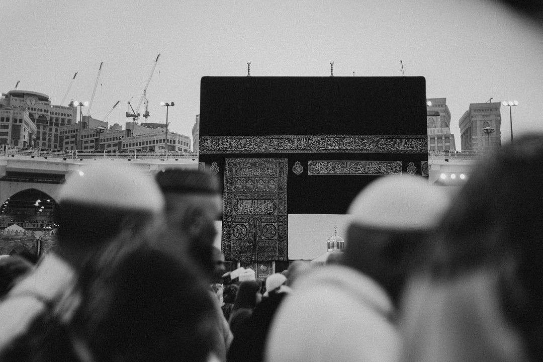 senin hasretinden mahsundur âlem, 
cihan seni özler yâ rasulallah