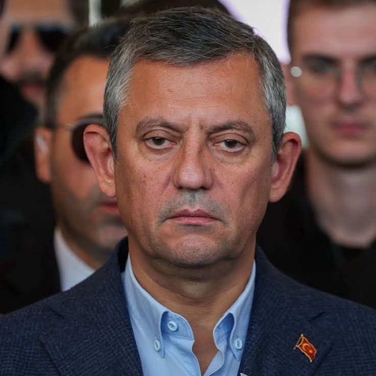 Gözüklüyken daha edepliydi sanki🤔