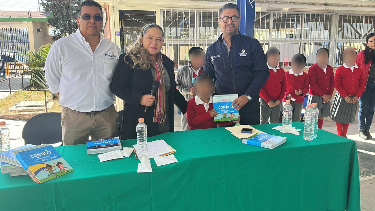 📌📚  Para difundir las raíces queretanas  y fomentar valores a través de la lectura 📖, entregamos los libros “Defensores de Querétaro” en la escuela 26 de septiembre en la comunidad de Apapátaro del municipio de Huimilpan. #AquiContigoEducando 🙋🏻‍♀️🙋🏻
