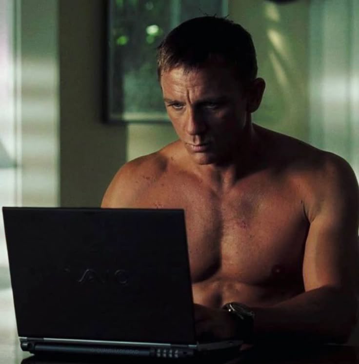 EuroValentino's tweet image. What happened to VAIO laptops? They used to be everywhere 15 years ago, then they disappeared.