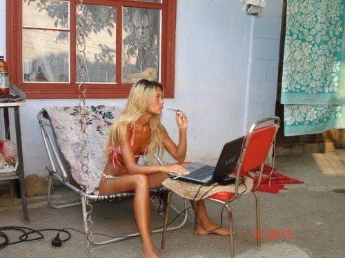 EuroValentino's tweet image. What happened to VAIO laptops? They used to be everywhere 15 years ago, then they disappeared.