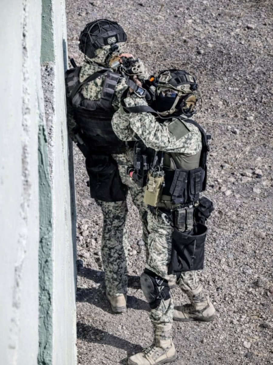 EJTO_FAM_GN's tweet photo. Hoy se entrena, mañana se domina. 
Sin miedo a nada, para todo estamos preparados.🦇
#fibrapool #Soldados #minigun #EjércitoMexicano #fypシ゚ #fuerzaaéreamexicana #Sinaloa #fes #noex #GN @fansdestacados https://t.co/4GTi5iow7w