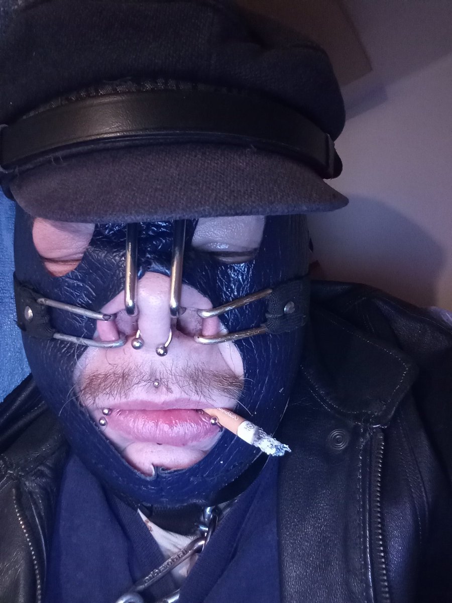 Mislaw5's tweet photo. Slave sliping and smoking https://t.co/D1d4jTkfL4