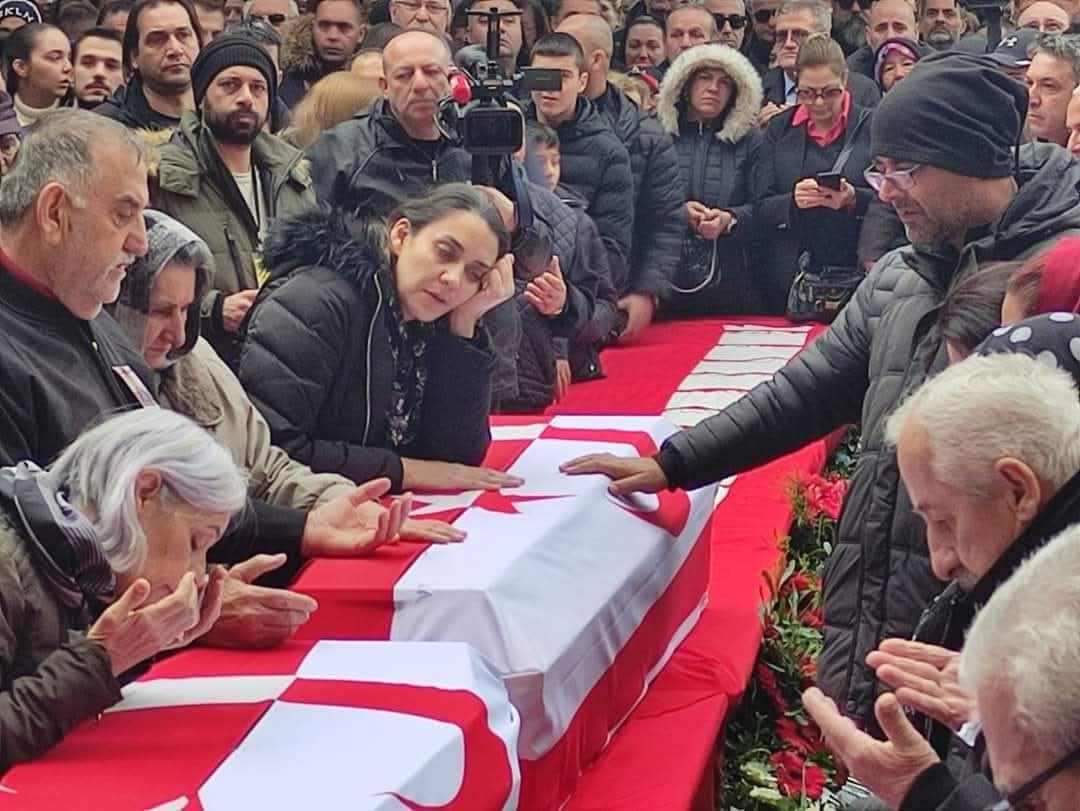 sezgintascisezo's tweet photo. Ahh Paşalarım.bu gün sizi toprağa verdiğimiz  o kara kapkara gün......olmaz olsun Şubat,olmaz olsun isias ,olmaz olsun bu hayat ...😥😥😥 canlarım benim sizi çok özledim
 babaannem
#DORUKCUĞUM
#ALPCİGİM  
#isiasortakdavamız 
#isiasolasıkast https://t.co/StUhKAW92q