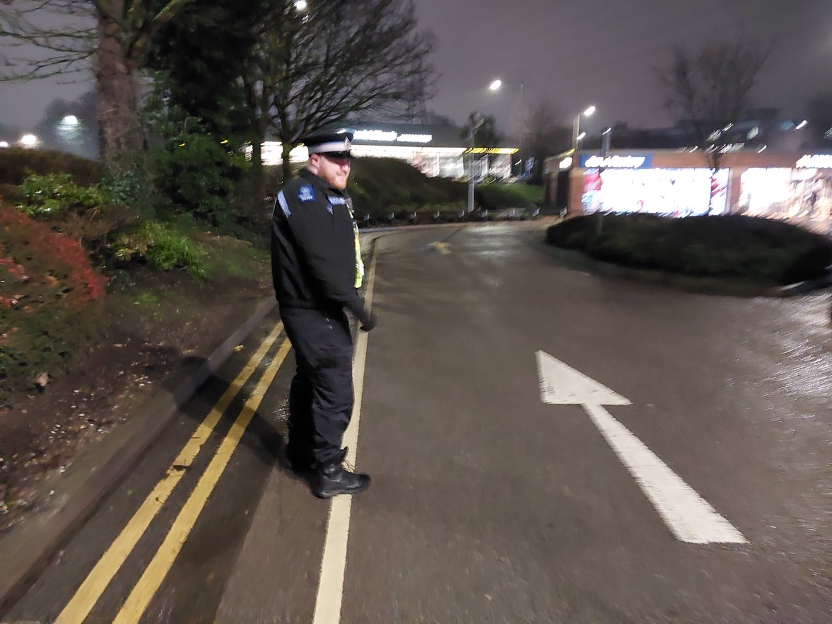 OldburyWMP's tweet photo. Officers have been walking around your local retail park as part of our Winter Patrols, Speaking to the local Business around their concerns. ๐จ
#Winteraction
@SandwellPolice
@sandwellcouncil https://t.co/4pukEA87gx