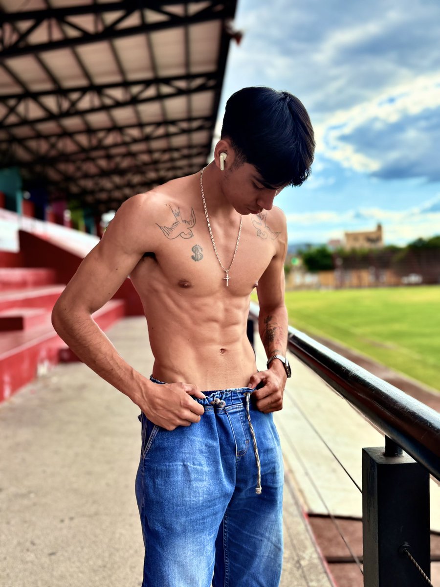 papi_Justin_xx's tweet photo. Quieres verla 🙈? https://t.co/HzaK6R36xt