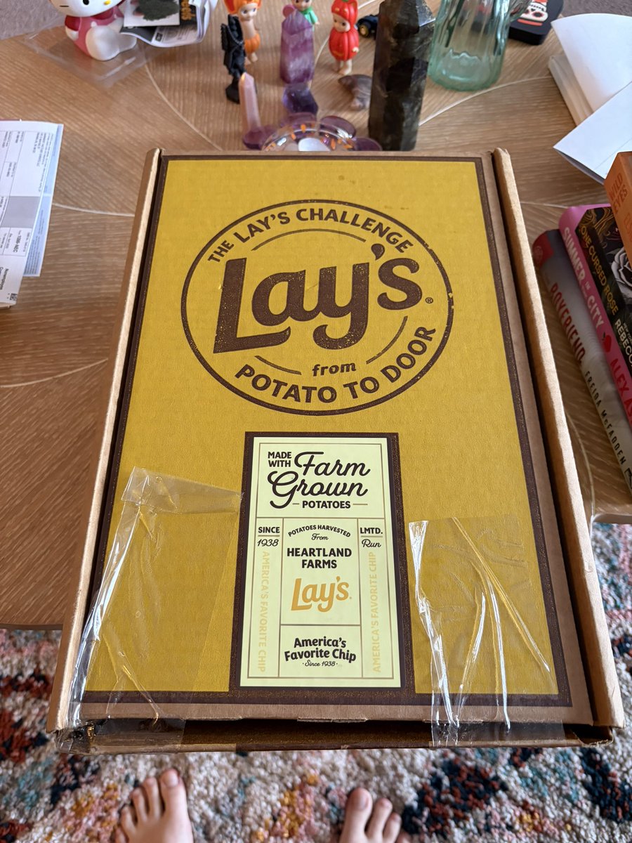 kandicecasey's tweet photo. Free chippies from @LAYS for the #lays72hourchallenge! Mine made it here way under 72 hours. https://t.co/Dc960caI9c