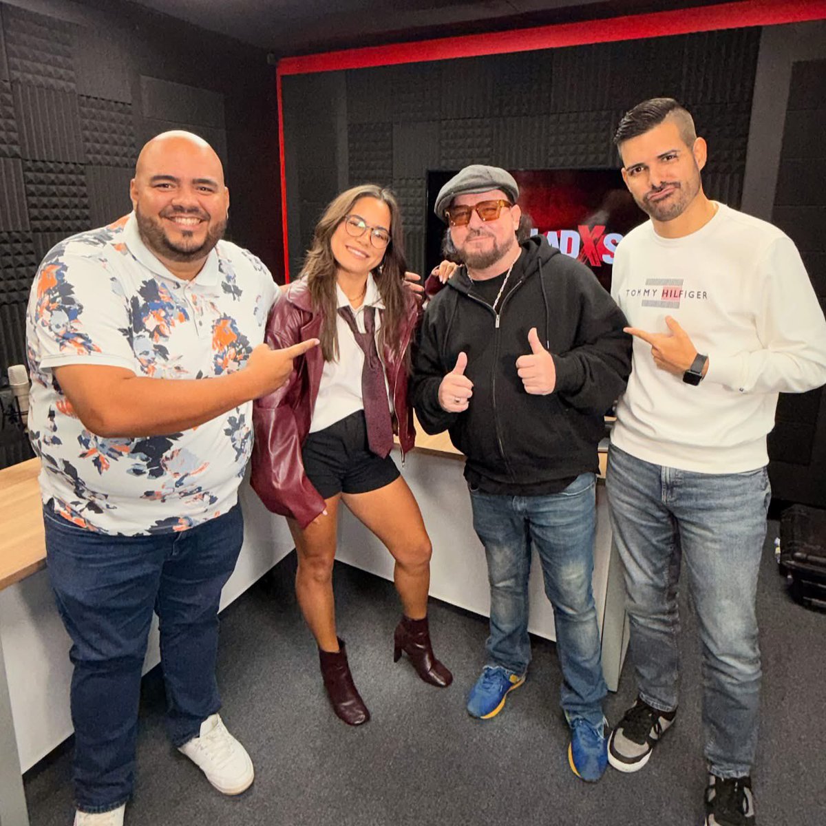canceladxspr's tweet photo. cuando tienes la oportunidad de conversar con una leyenda del rock en español 🤯

como diría @elgangster: "nuestra casa se hace pequeña"

#gustavolaureano #lasectaallstar #rock https://t.co/BDqL2r3GlC