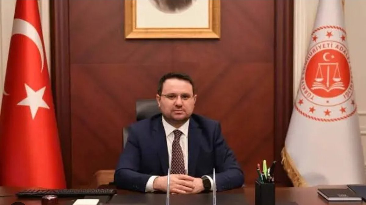 Akın Gürlek’i tanıyorum, Mustafa Çiftçi’yi biliyorum söylüyorum: Reis çok doğru 2 atama yaptı. Atamalar sokak çetelerine, darbecilere, terör örgütlerine, ifsad faaliyetlerine ağır darbe! Zaman geçtikçe, operasyonlar geliştikçe, kıymeti daha da anlaşılacak atamalar. Hayırlı olsun.