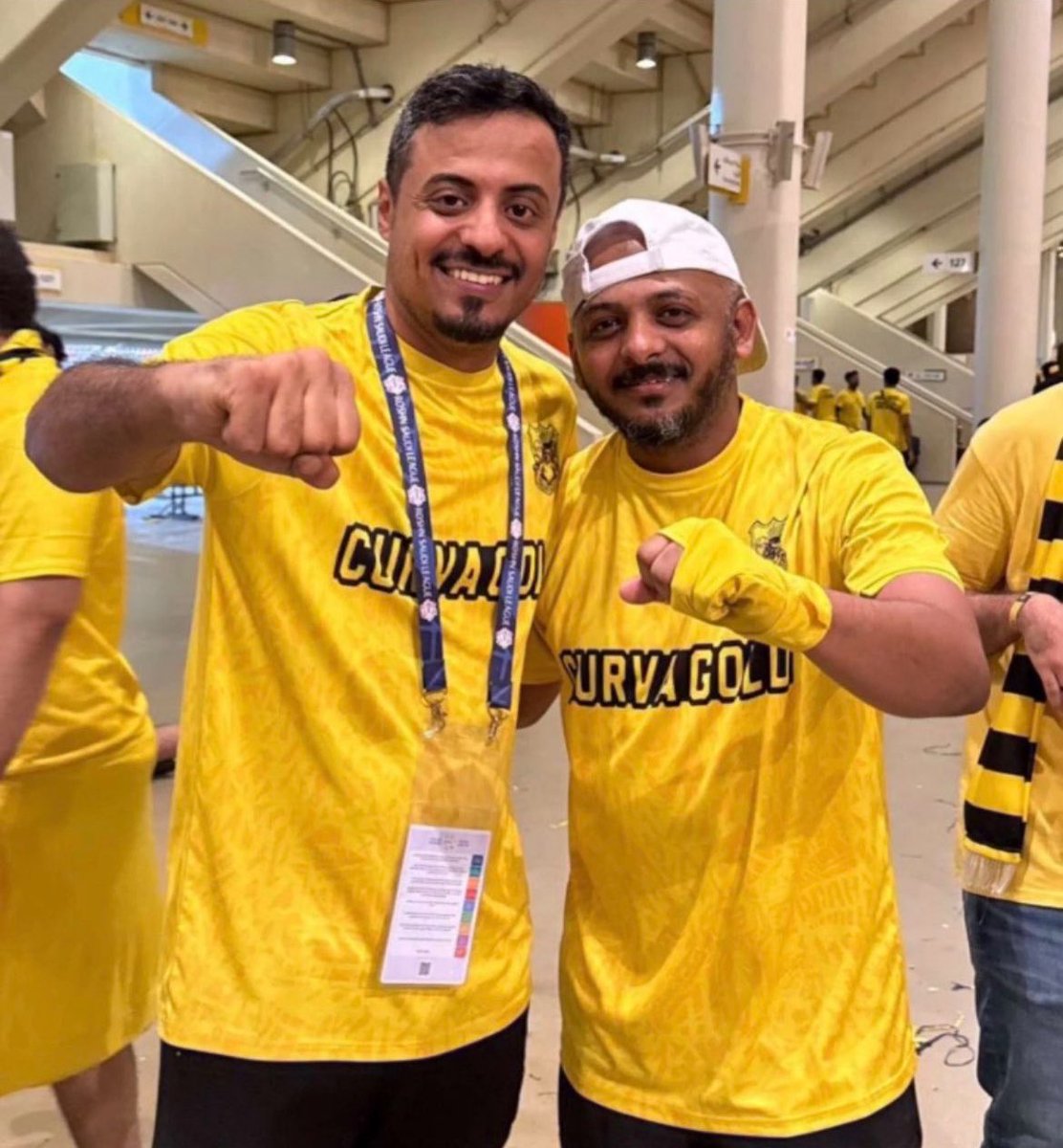 FH_MHY's tweet image. العالم كله يتكلم عن إبداع جمهور #الاتحاد ..
والفضل بعد الله لأعضاء الكورفا الكِرام @CURVAGOLD بقيادة يحيى عسيري @tiger_capo ومحمد عامر @moha_3amer 
بيض الله وجيهكم 💛🖤
شهادتنا فيكم مجروحة، وعملكم يُذكر ويشكر، وجهودكم في الأذهان محفورة، وإبداعكم وصل لأقصى أرجاء المعمورة.
أنتم خير…