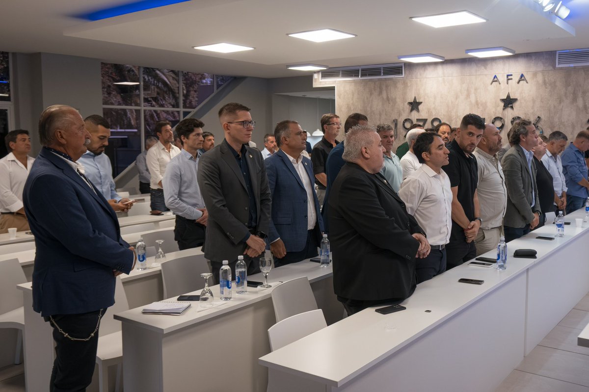 Participé de una nueva reunión de Comité Ejecutivo dónde se aprobaron en forma unánime medidas muy positivas para los clubes de ascenso. Agradecer al presidente <a href="/chiquitapia/">ChiquiTapia</a> y al tesorero <a href="/TovigginoPablo/">Pablo Toviggino</a> por acompañar una vez más a los clubes con medidas de fortalecimiento