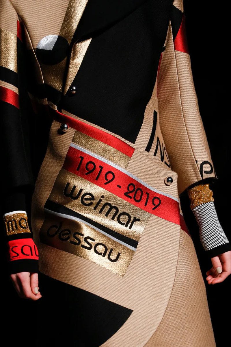 BauhausMovement's tweet image. The art of #geometry meets high #fashion #craftsmanship. Inspired by the iconic #Bauhaus movement, Mary Katrantzou creates a stunning dialogue between modernist clarity and intricate textures. A masterclass in transseasonal elegance.